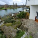 Terrasse mit Strandkorb und Blick auf den Rhein